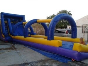 Castillo Acuático Con Pista de Deslizaje