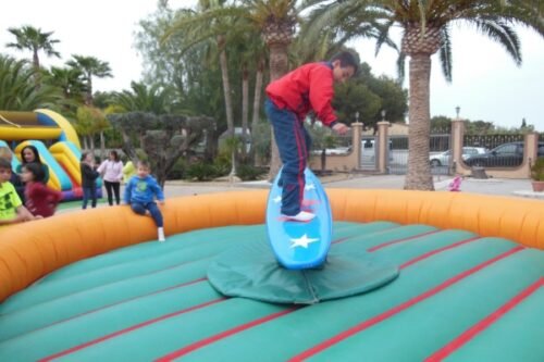 ponte a prueba en el simulador de surf