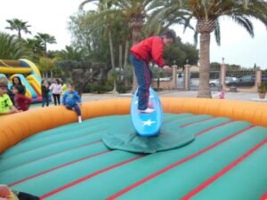 Alquiler atracción mecánica, simulador de surf en Alicante y Murcia