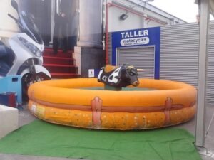 Alquilar toro mecánico hinchables para eventos en Alicante y Murcia