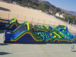 Castillo hinchable de obstaculos y toboganes en Alicante y Murcia