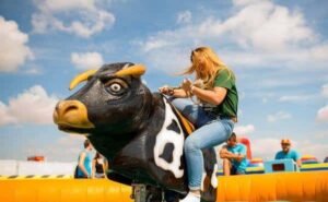 Alquiler toro mecanico y atracciones para despedidas de soltero