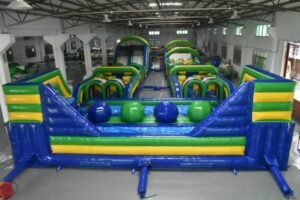 Prueba wipeout con grandes bolas, para fiestas y eventos