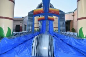 Castillo deslizante acuático con piscina en alquiler