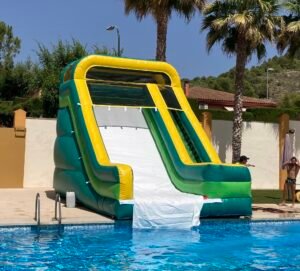 Hinchable de agua con piscina