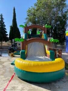 hinchable de agua con tobogan