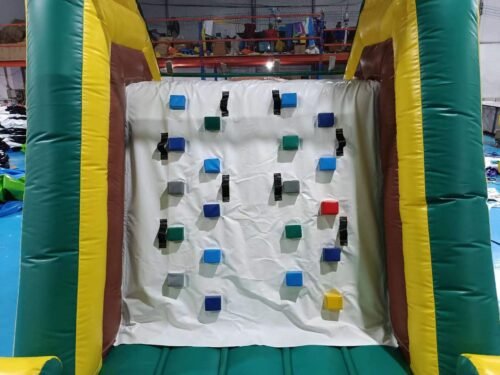 hinchable con rocodromo