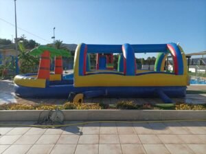 deslizante con piscina hinchable